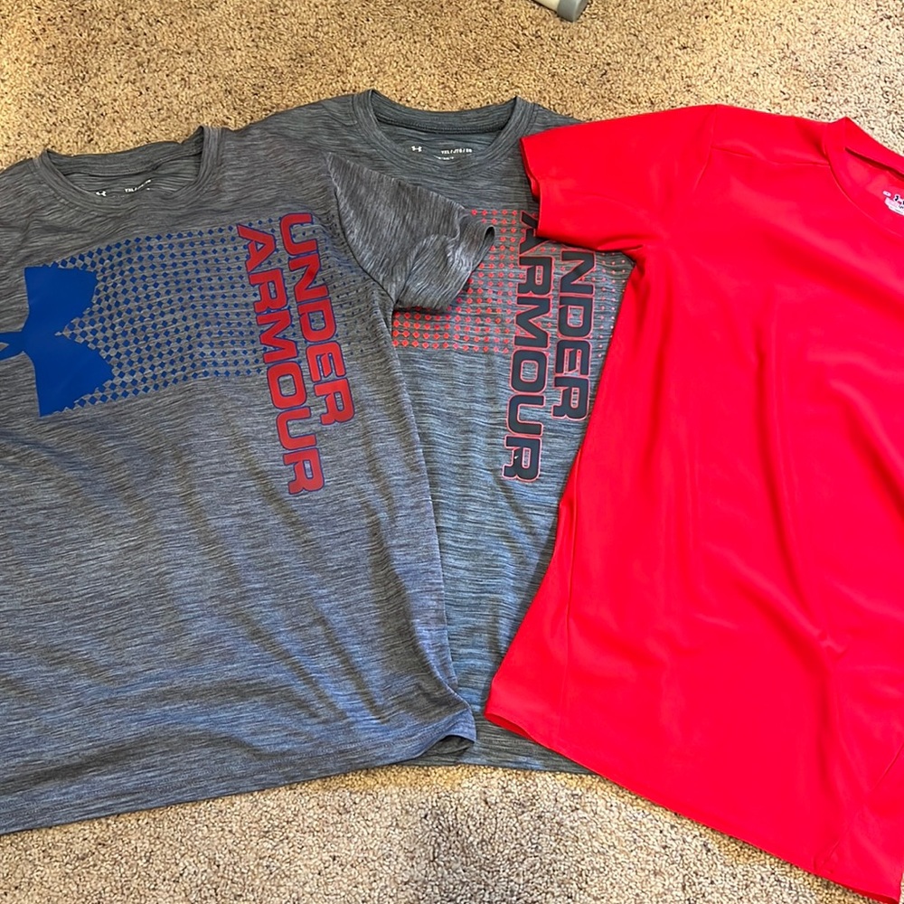 3 Under Armour T-Shirt Youth XL Grey, Red